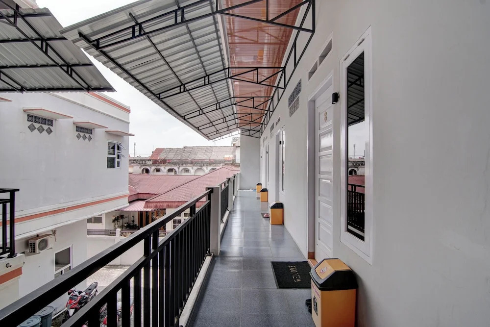 OYO 92806 Penginapan Geby Syariah