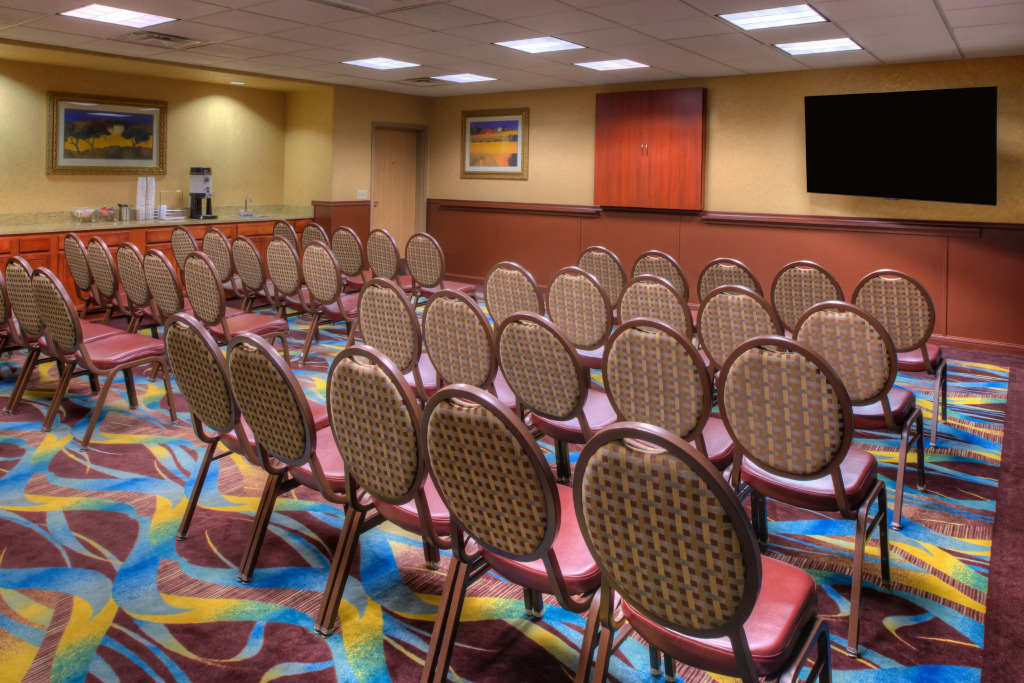Hampton Inn & Suites Ontario