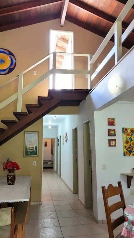 Casa a 200m da Praia com Piscina Privativa para Grupos em Boracéia