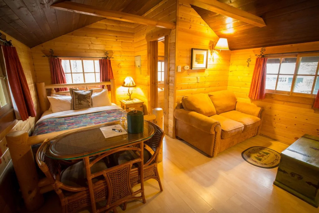Storm Mountain Lodge & Cabins