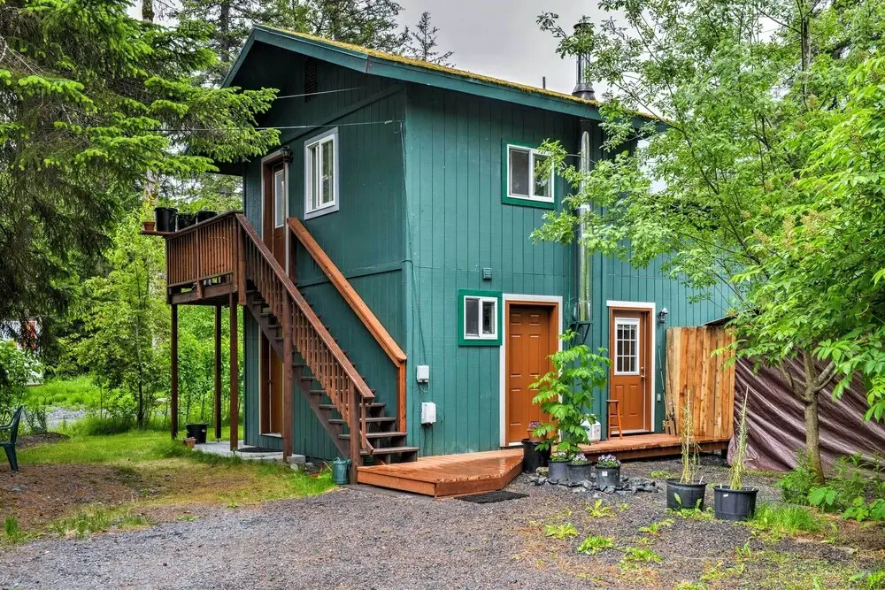 Seward Studio w/ Deck, Outdoor Dining & Mtn Views!