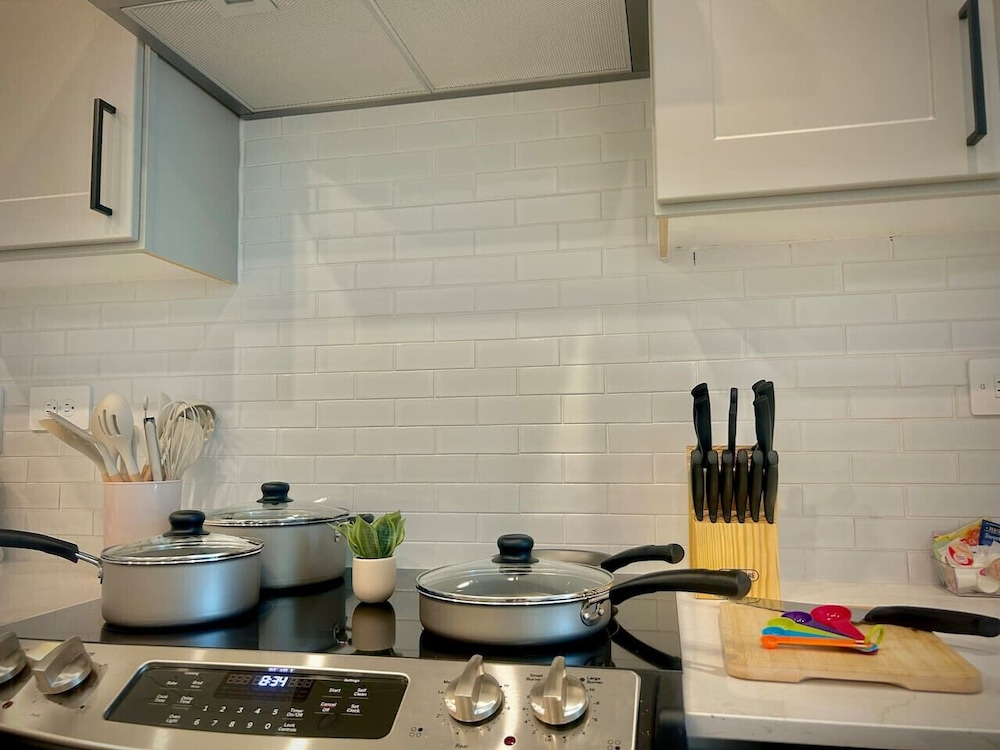 Modern&cozy, Washer/dryer, Pool,gym,workerfriendly