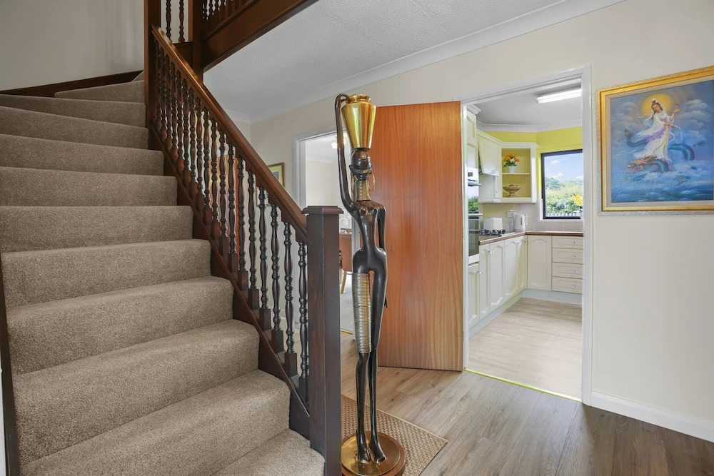 House - Sleeps 6 & Free Parking