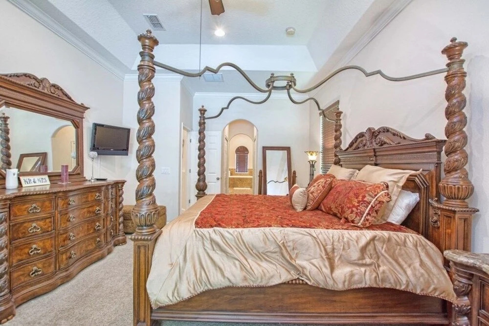 Private Oasis With Pool & Spa- 3400clr 4 Bedroom Home by RedAwning