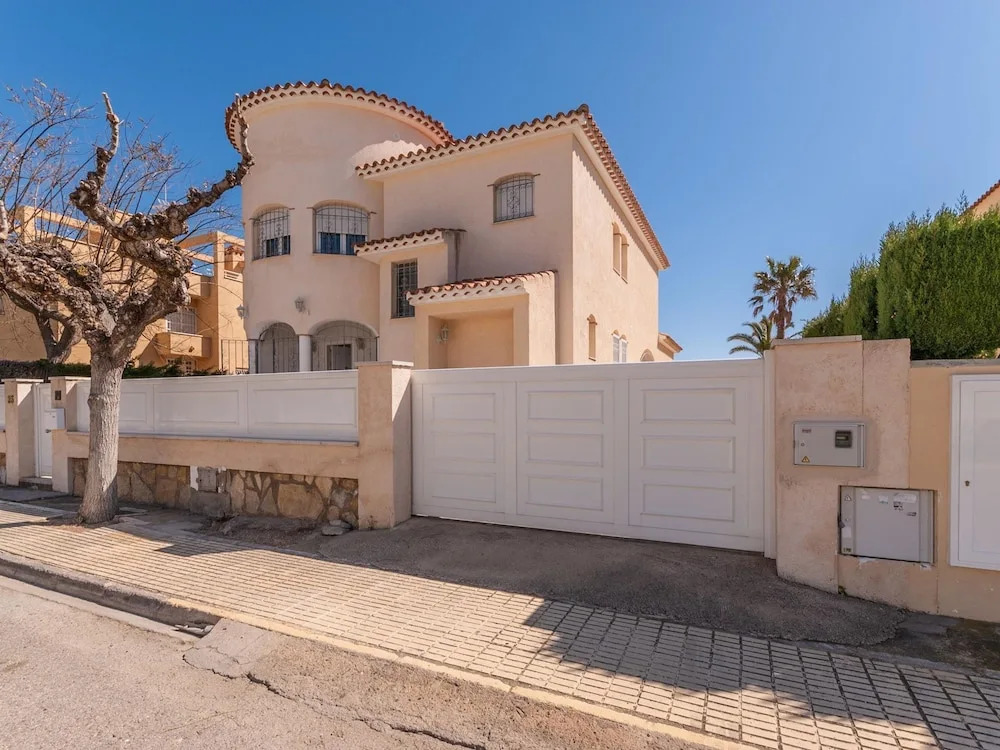 Amazing Villa on the Beach for 8 Persons With Private Pool in Miami Playa