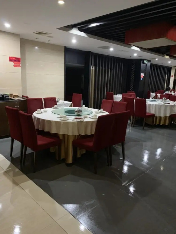 Life Hotel (Ouzhuang Metro Station)