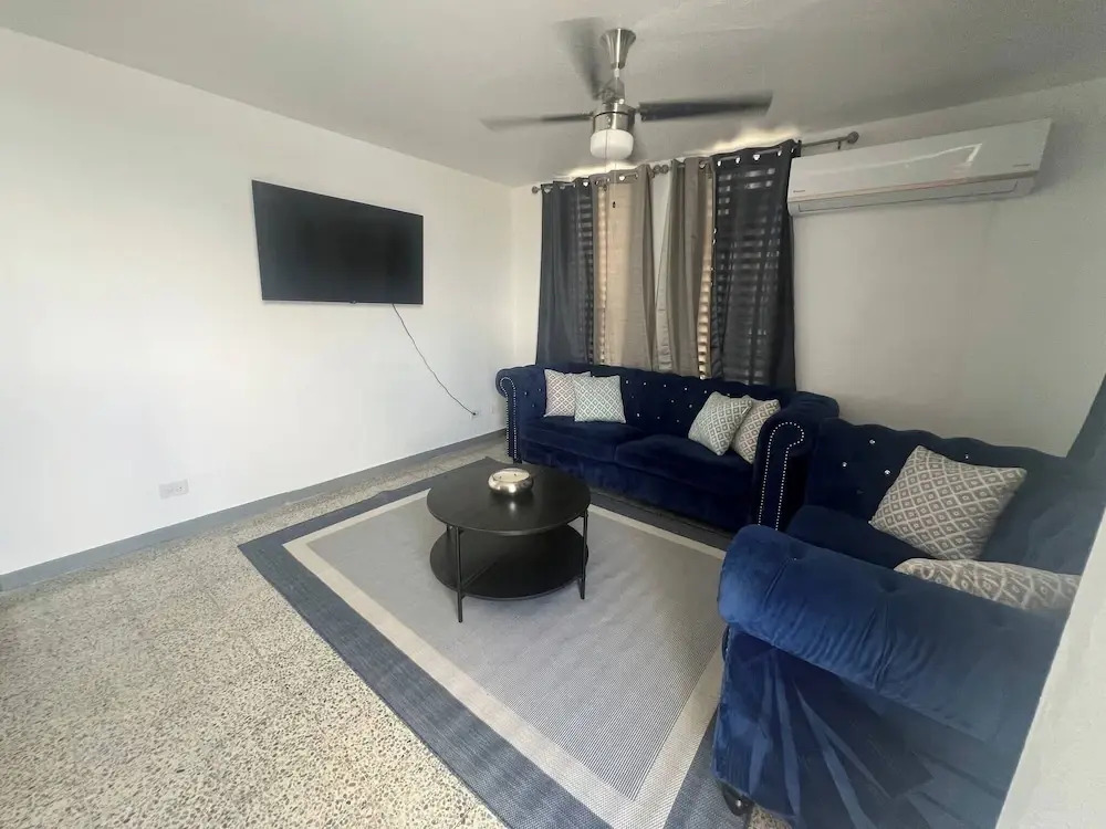 Stylish Remodeled 3BR With Pool,parking Near Airport & Beaches