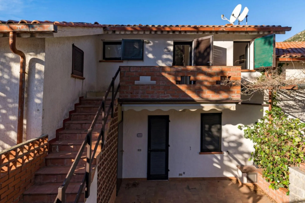 Cala Azzurra in Fetovaia with terrace overlooking the Amazing Gulf-CALA AZZURRA