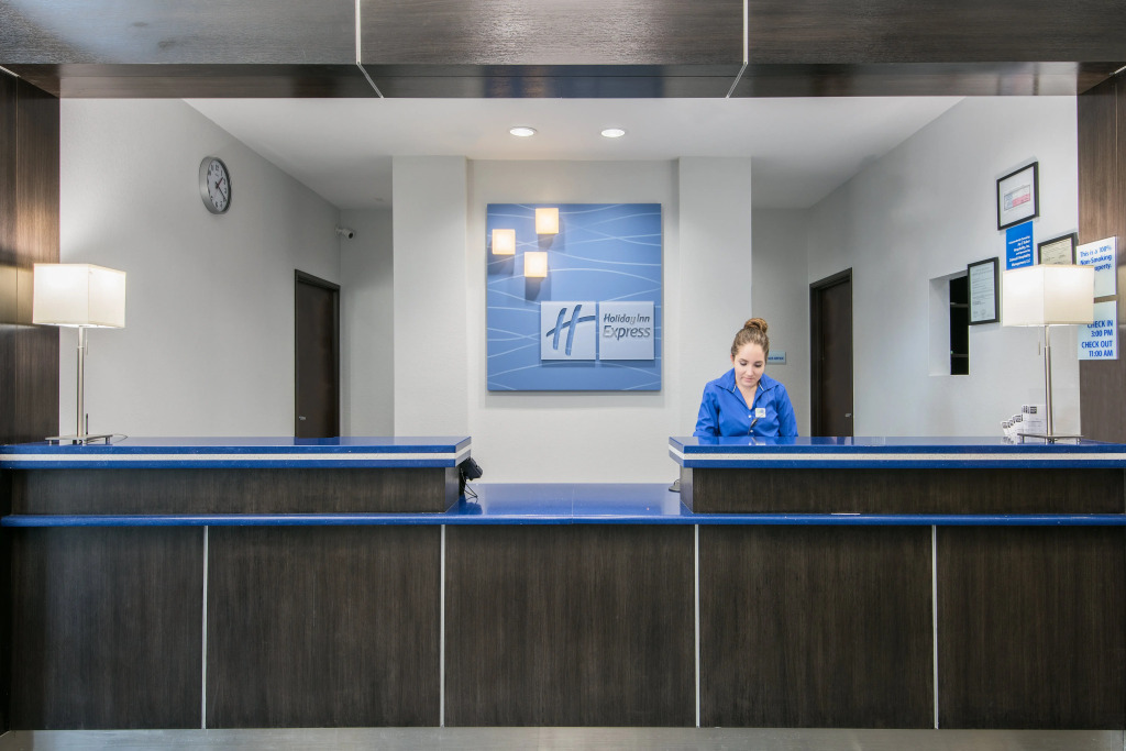 Holiday Inn Express and Suites Houston North - IAH Area by IHG