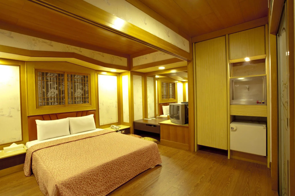 Huahou Hotel