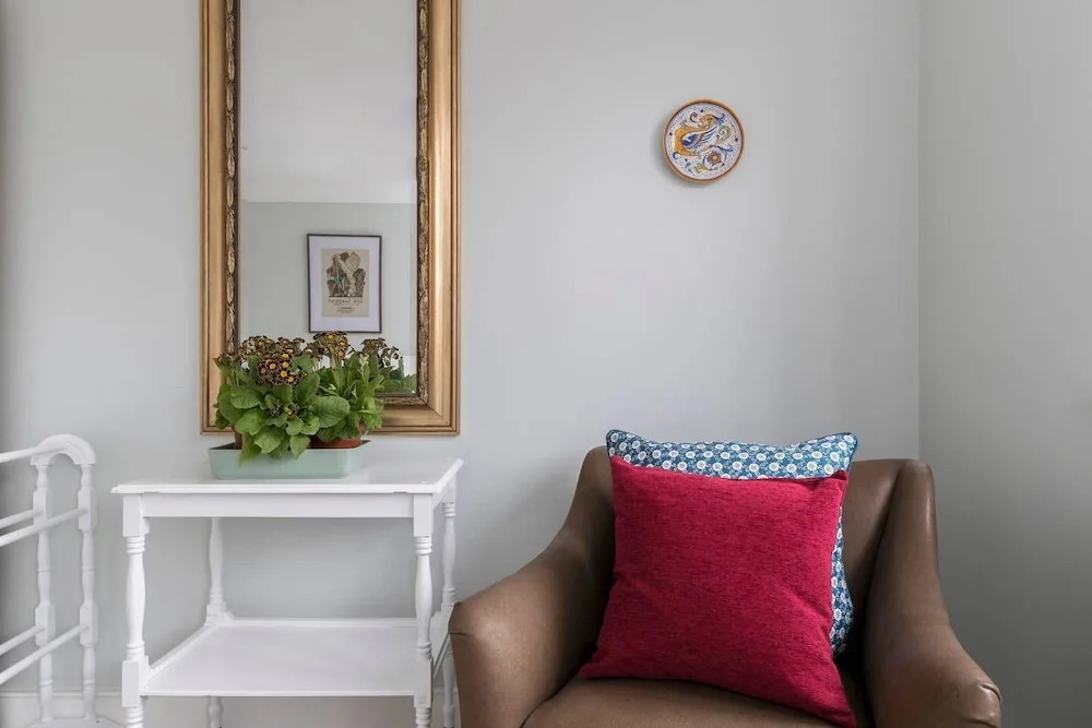 Gorgeous 5BR home with garden and parking in Battersea