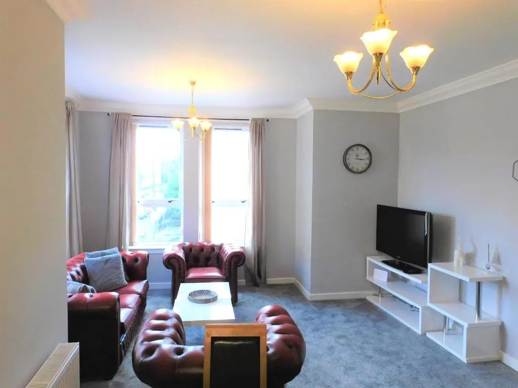 City Centre 2 bedroom apt, close to M8 & Tourist Attractions