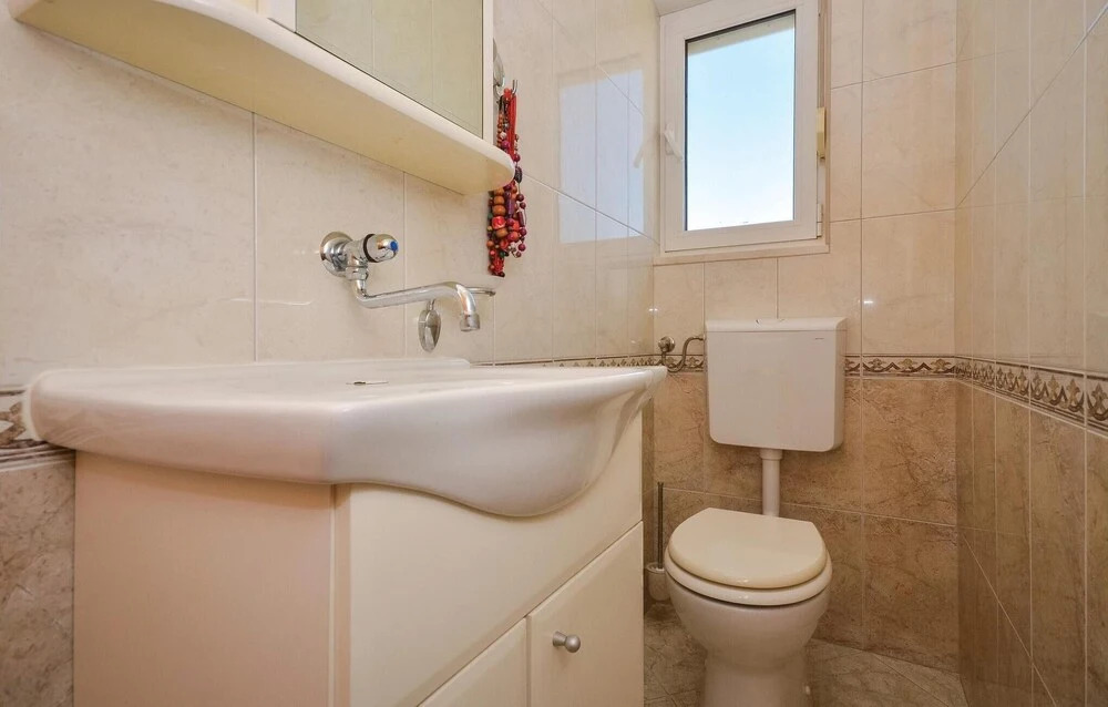 Awesome Home in Kastel Novi with WiFi, 4 Bedrooms & Hot Tub