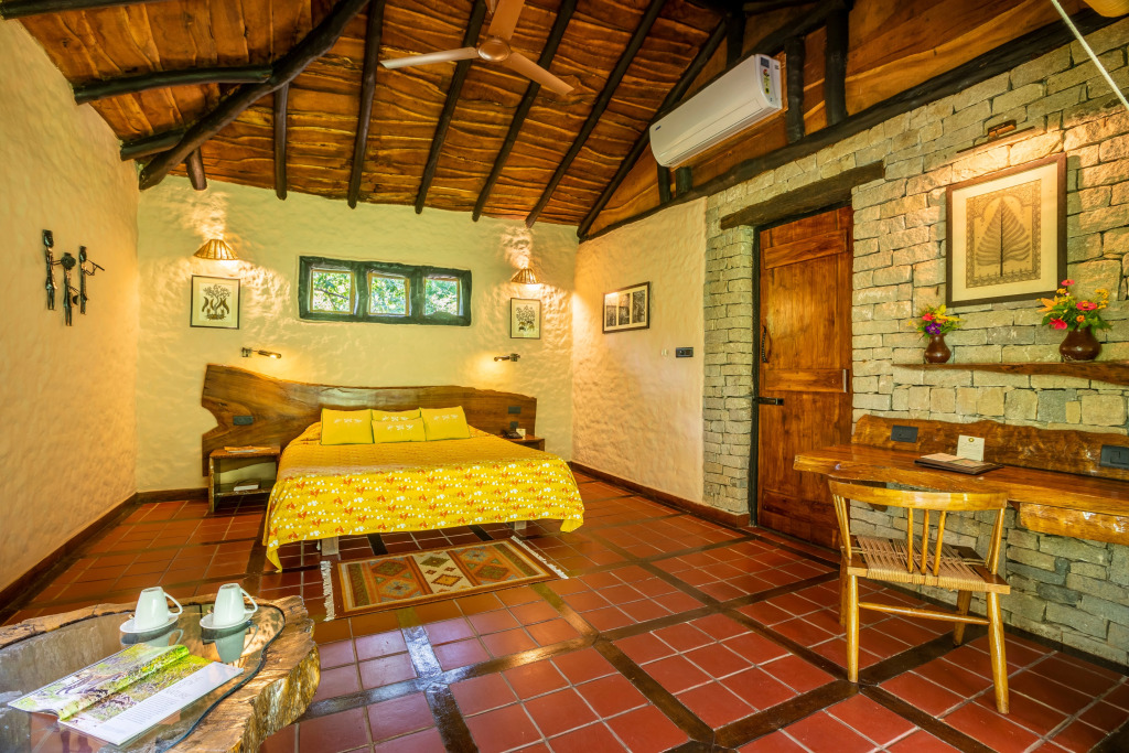 Pugdundee Safaris - Kanha Earth Lodge