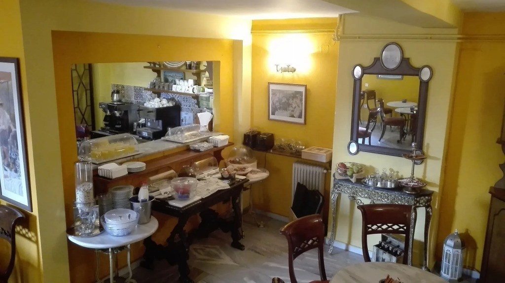 Byron Traditional Hotel