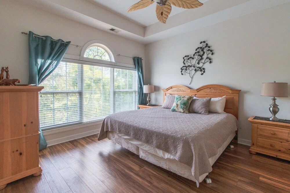 Wedgewood #233 2 Bedroom Condo by Redawning