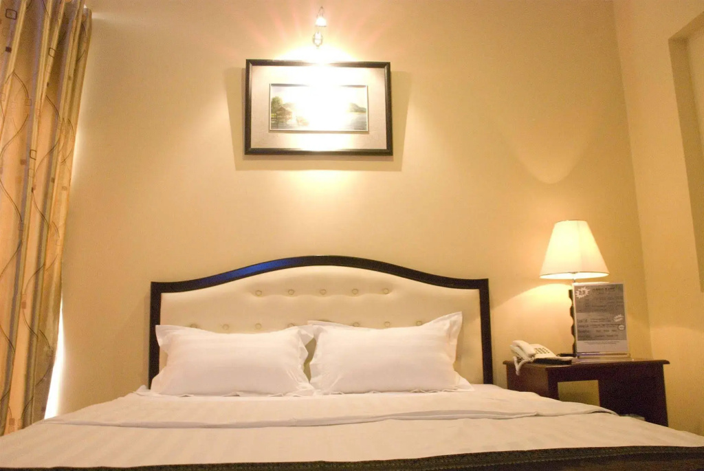 Silver Mounts Hotel
