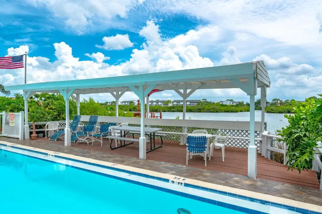 Seashell 19, 2 Bedrooms, Pool Access, WiFi, Sleeps 6, Walk to Beach