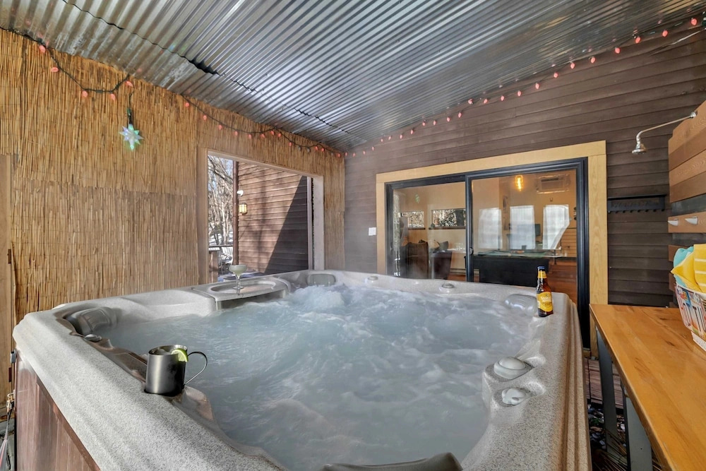Waterfall Views Hot Tub Game Room Dog Friendly