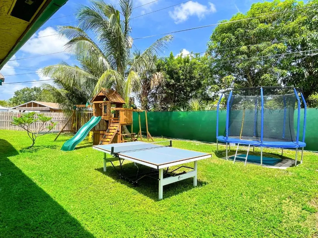 Stellar stay in wonderful 7bd villa Pool-Playground