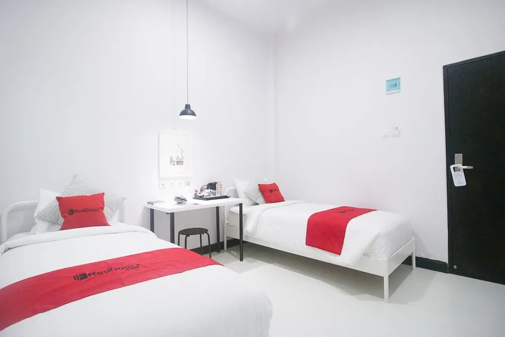 RedDoorz Plus @ Manokwari City Center