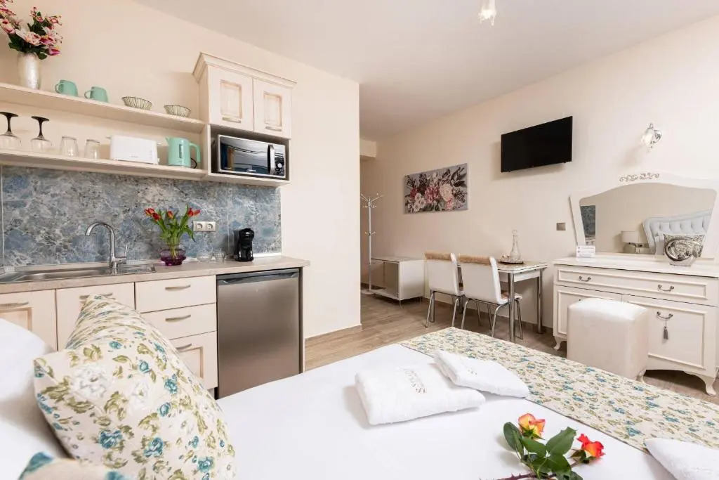 Stratos Deluxe Apartments