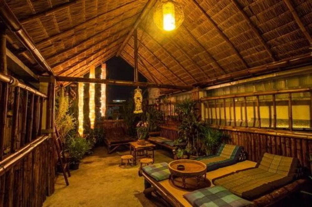 Be Beez Cafe and Guesthouse