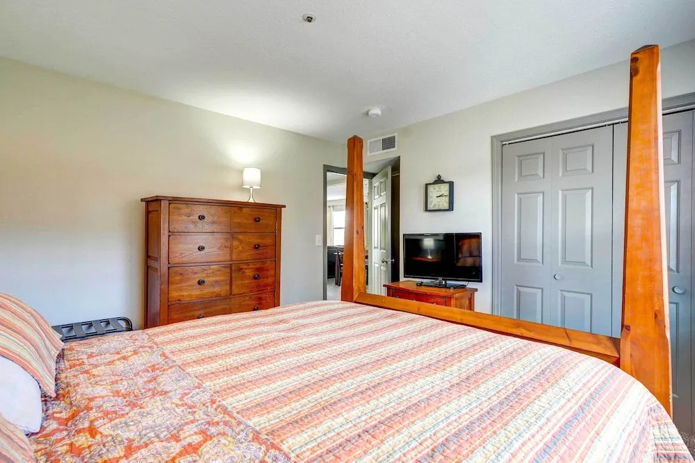 Beautiful Branson Condo w/ Golf + Pool Access!
