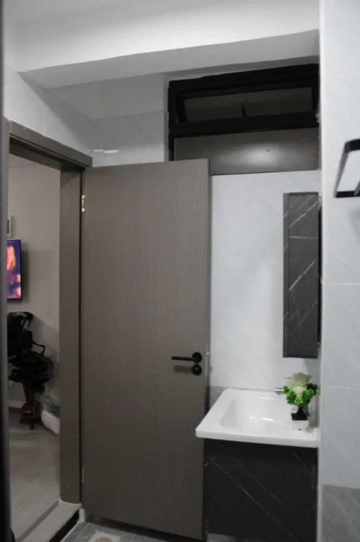 Lux Suites Royal Gardens Studio Apartments