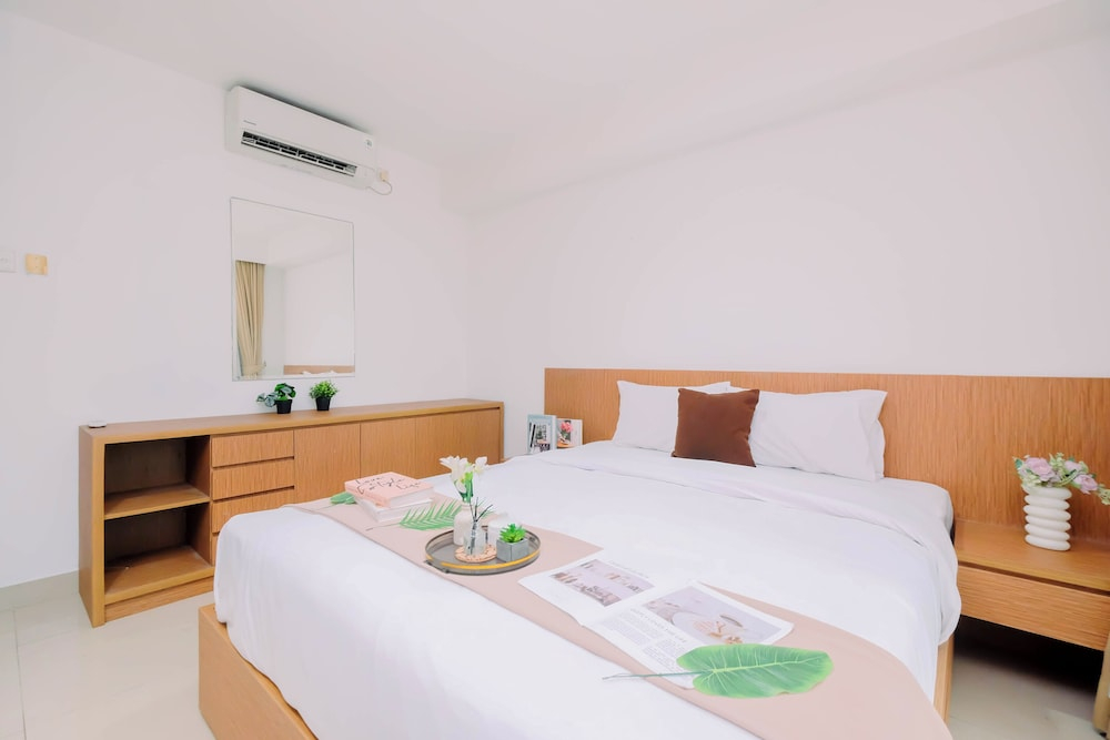 Wood Accents 2Br At Tamansari The Hive Apartment