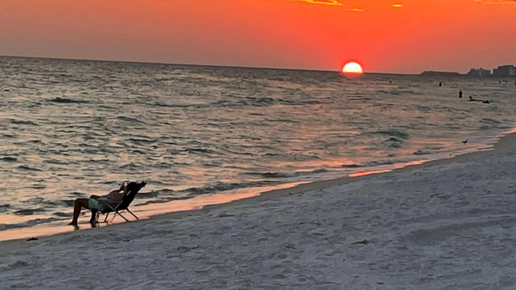 Private Beach Access, Fenced Yard & Pet Friendly, Cabana Life Beach House