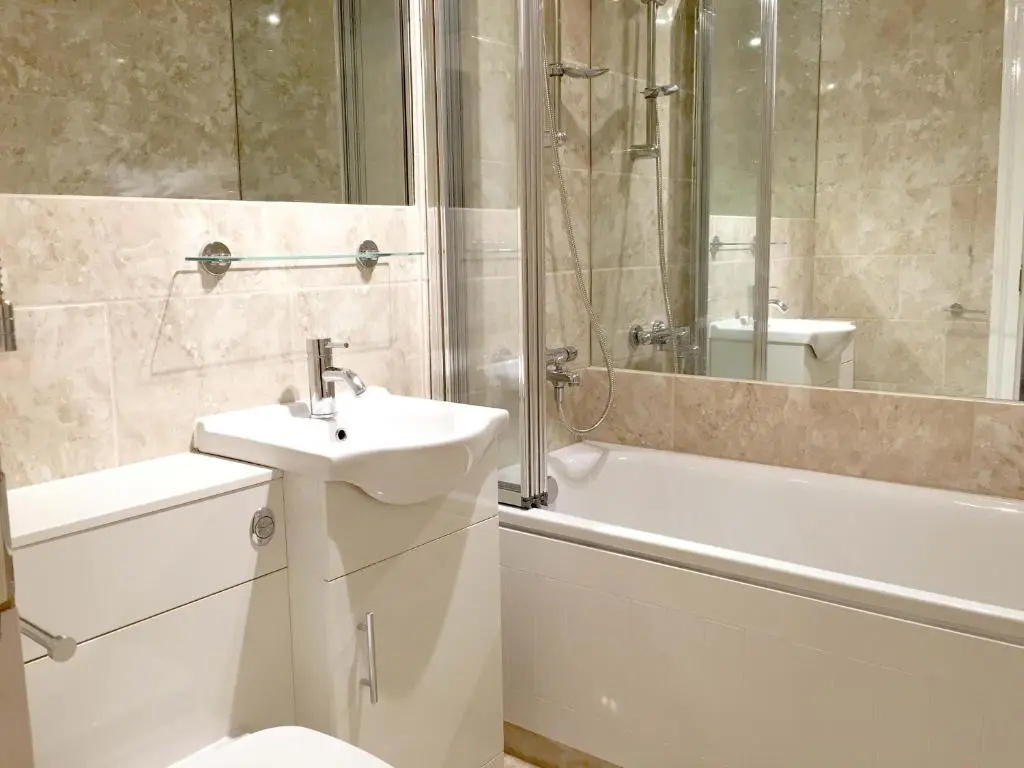 Elegant Fitzrovia 2-bed w Wifi: Close to Oxford Street W1