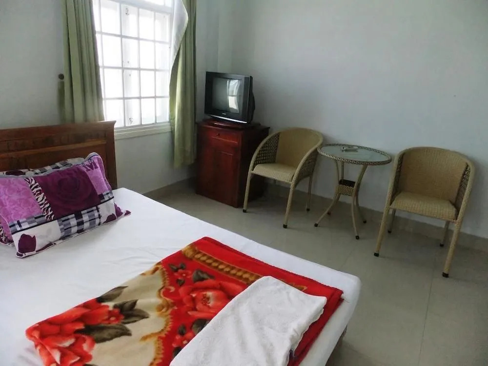Eena Hotel