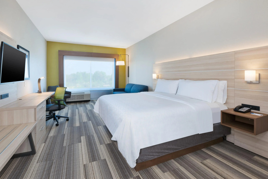 Holiday Inn Express & Suites - Grand Rapids Airport - South by IHG