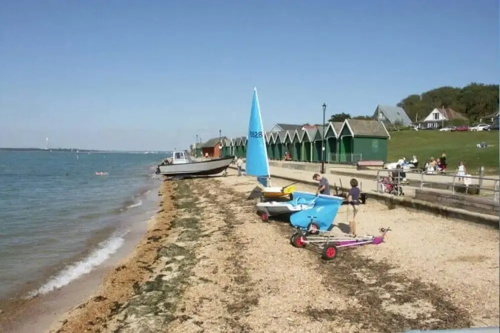Isle 2-bed Retreat- Sleeps 4, Garden & Games Room