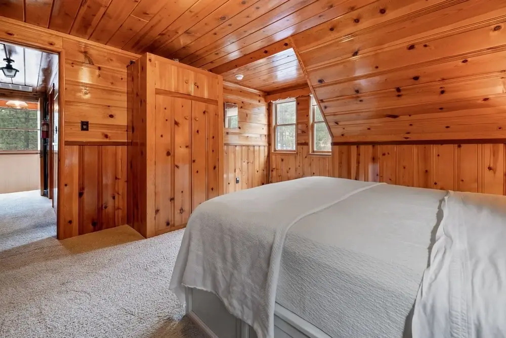 40 - Waterfront Retreat 4 Bedroom Home by Redawning