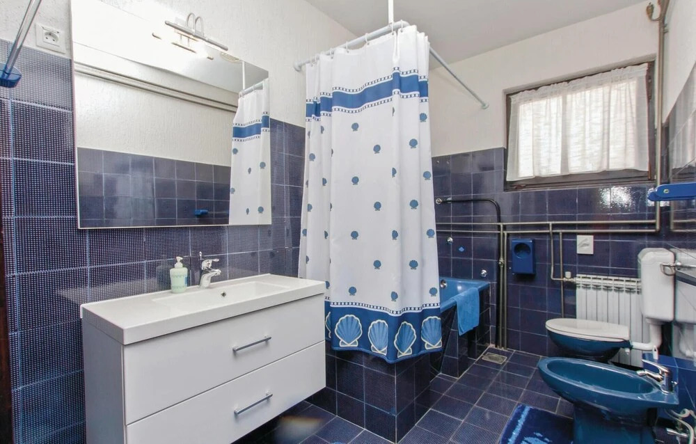 Awesome Apartment in Medulin With 5 Bedrooms and Internet