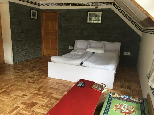 Gemoor Khar- Manor House