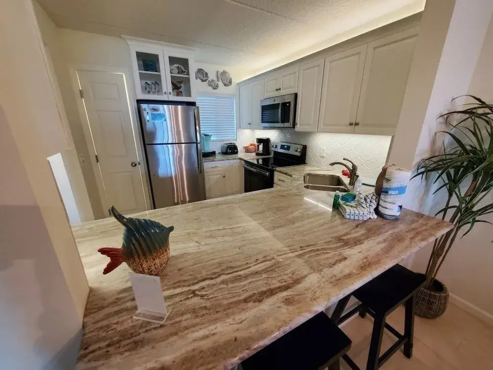 Summerhouse 104: Direct Oceanfront 2 Bedroom Condo
