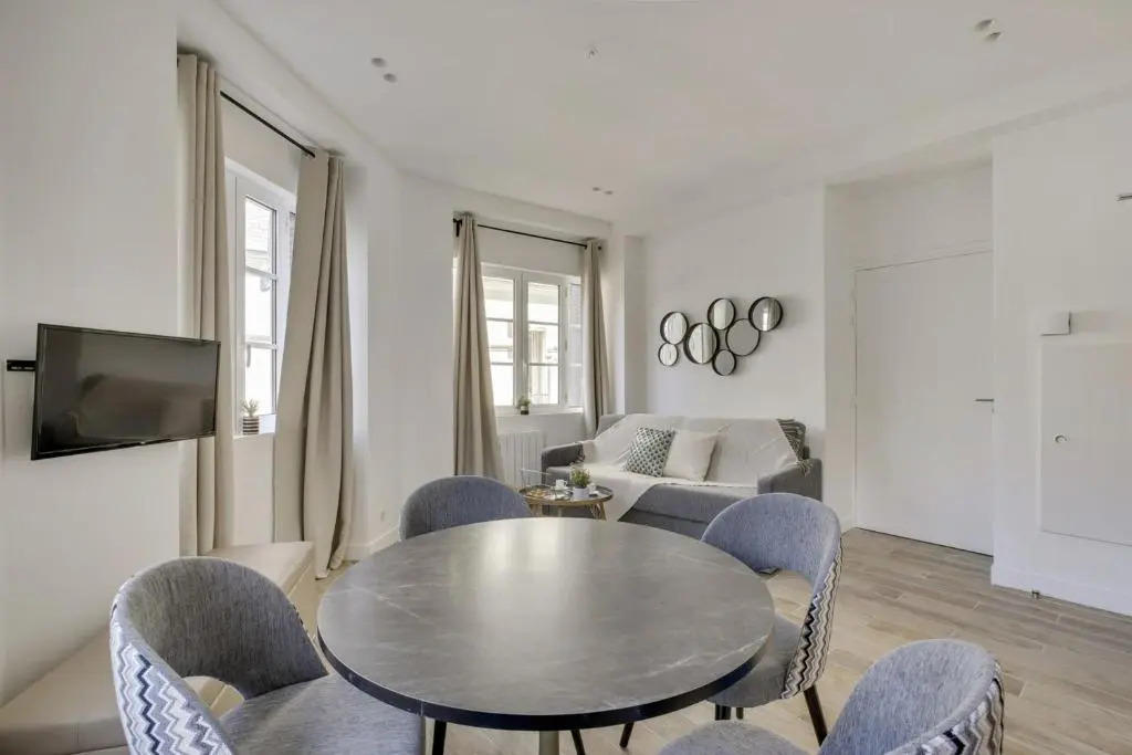 351 Suite Jean Yves Great Studio PMR Paris