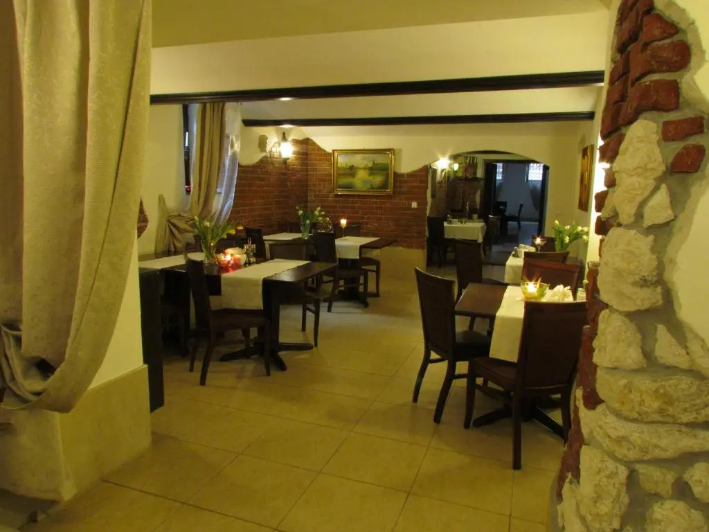 Dworek Złoty Róg Hotel i Restauracja