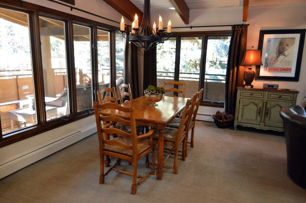 Little Nell Condominiums Unit 11, Top Floor Condo with Mountain Views, 3 Blocks to Gondola