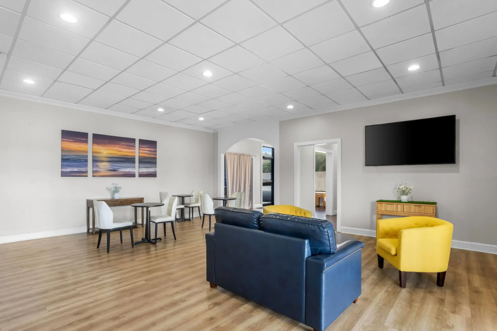Days Inn by Wyndham Adel I-75