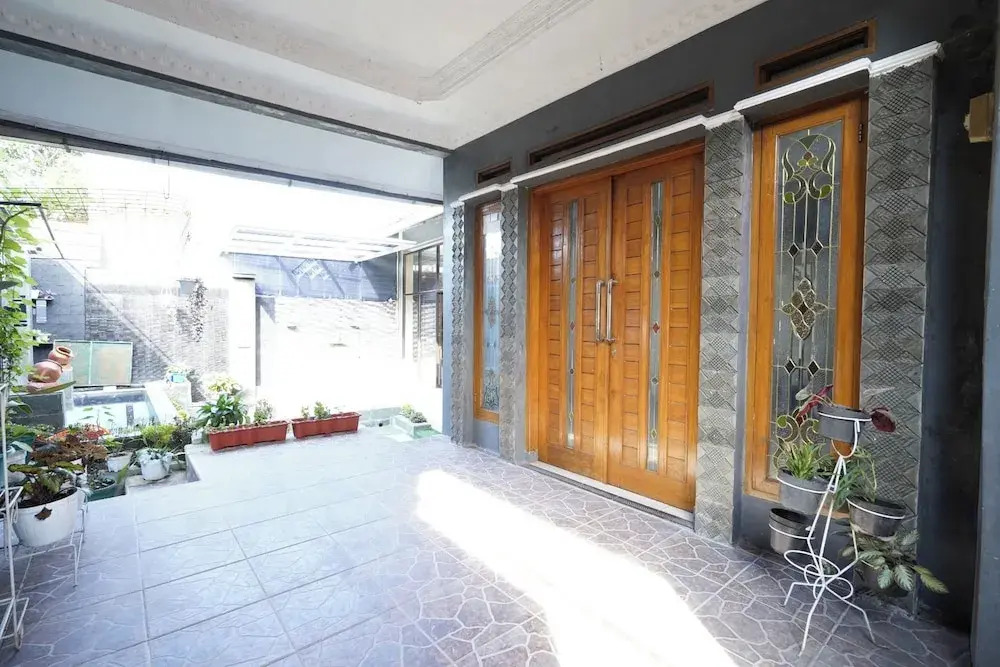 Hotel O 94911 Syariah Anggrek Guest Hous