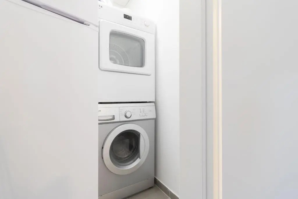 Luxury One-Bedroom Apartment/parking in city center
