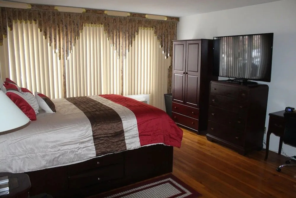 Spacious Comfy Room in Cozy Classy Duplex