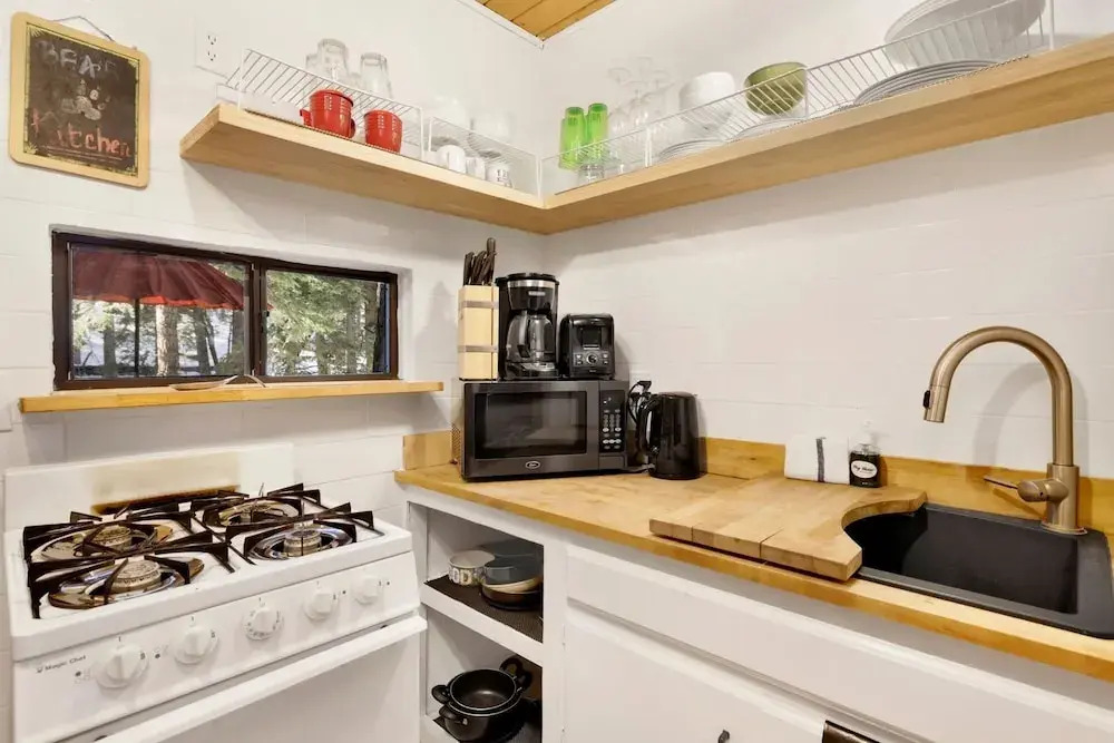 1946-wolf Cub Cabin 2 Bedroom Home by RedAwning