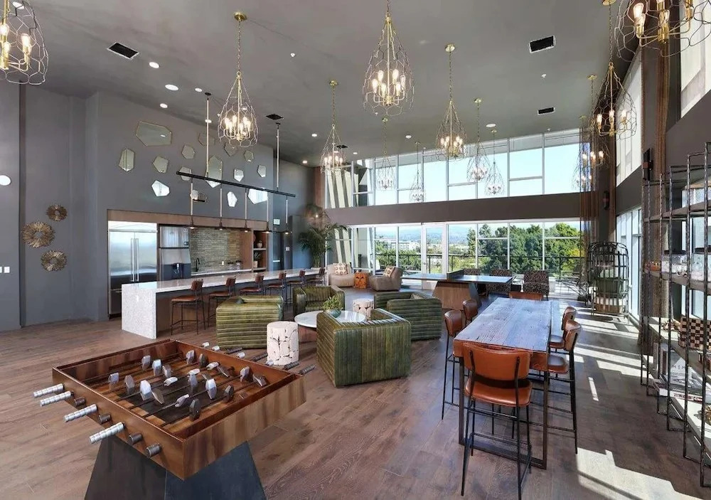 Chic Stay 10min to Disneyland w Pool Gym Parking