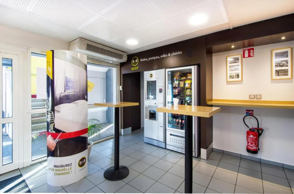 B&B HOTEL CHARTRES Le Forum