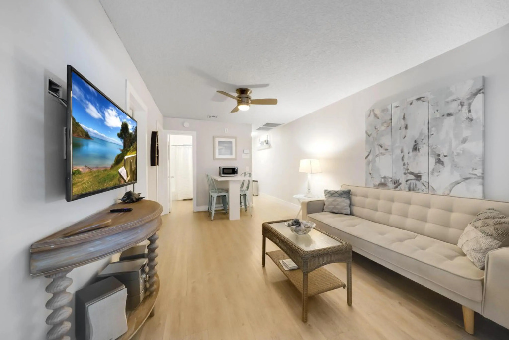 21 apartment 1 blk from beach unit 2